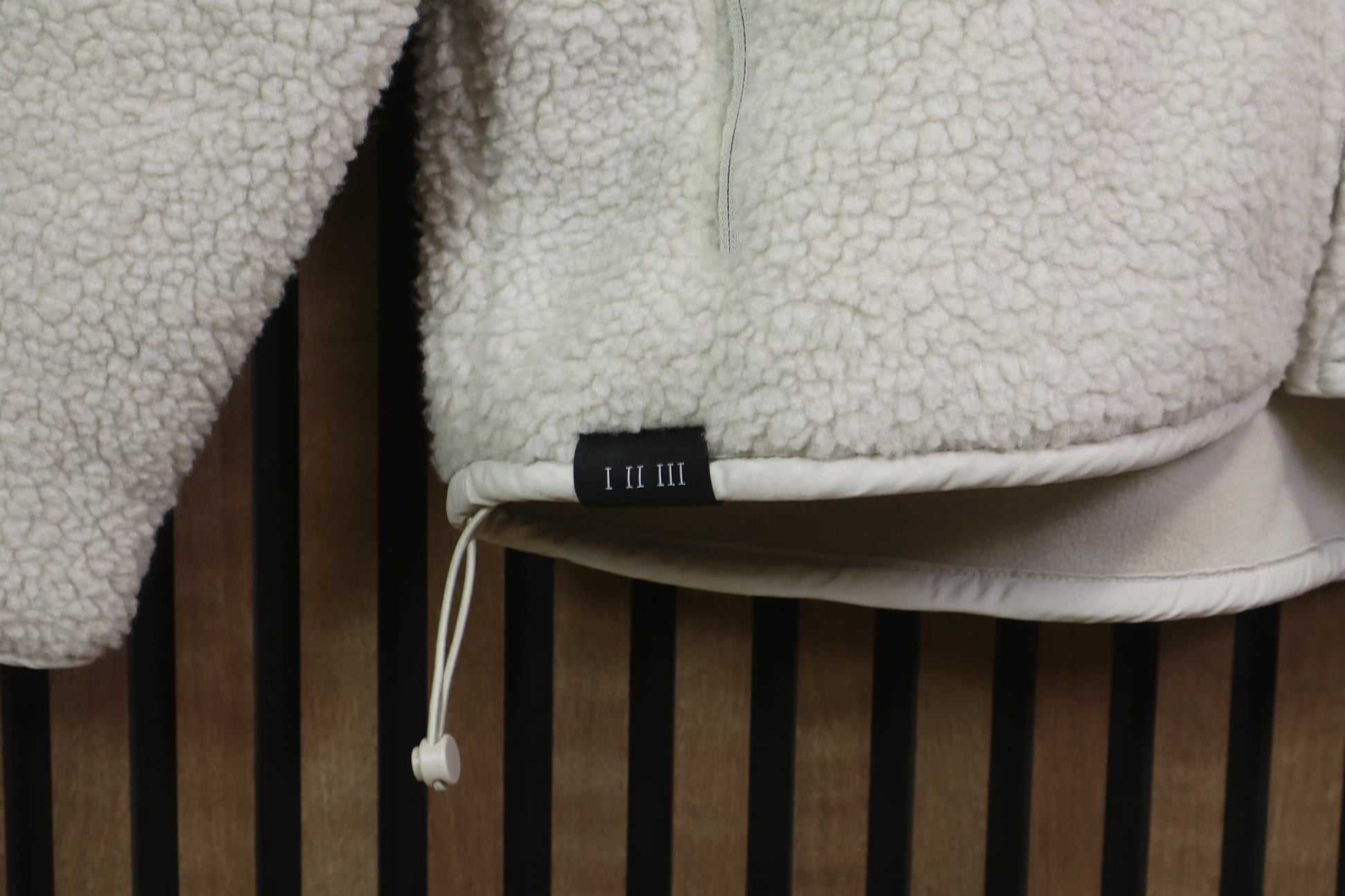 Detail Saum Teddyfleece Jacke – I II III MT 1,23 Label Immanuel Mode